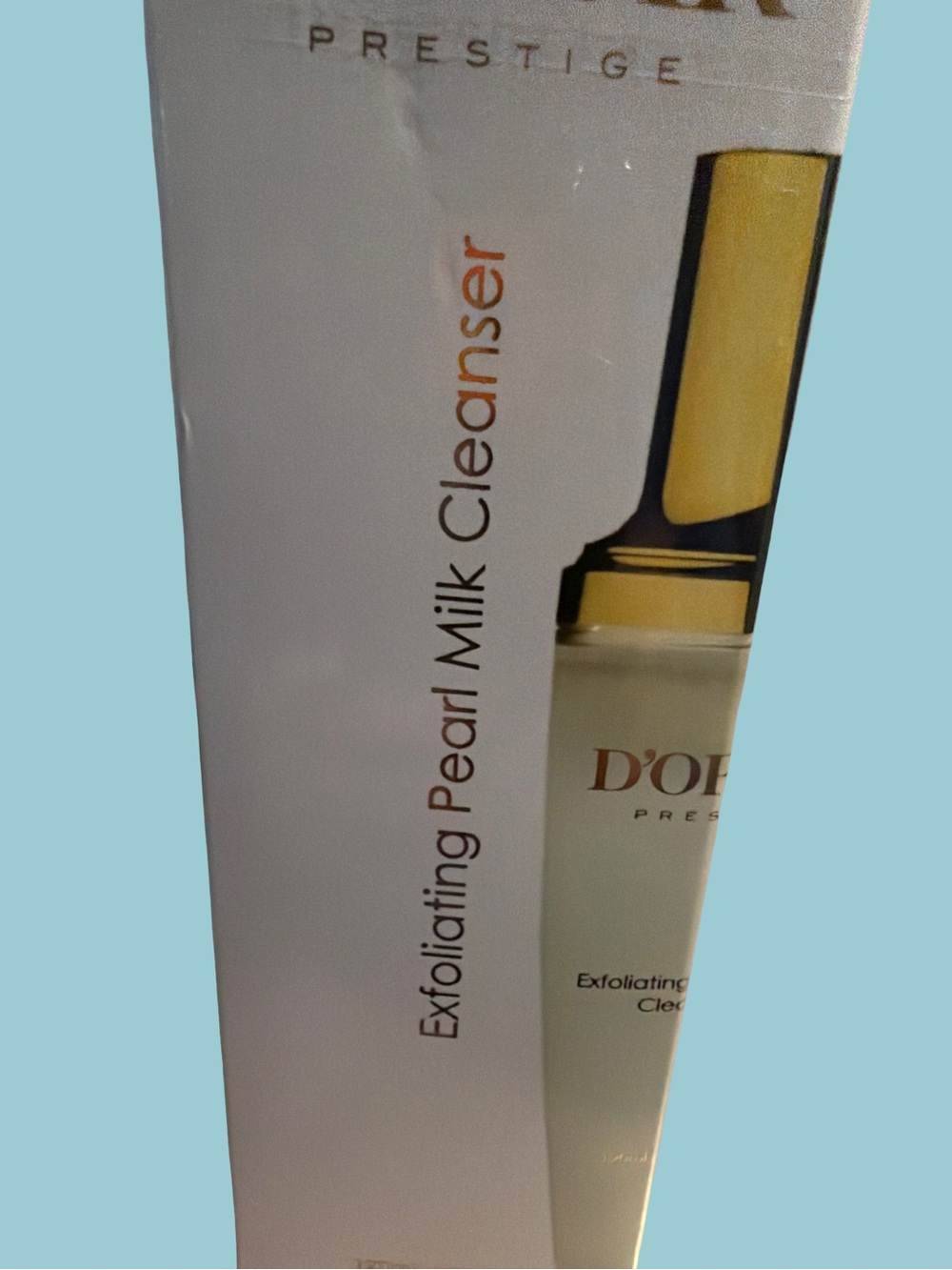 Exfoliating Pearl Milk Cleanser - White